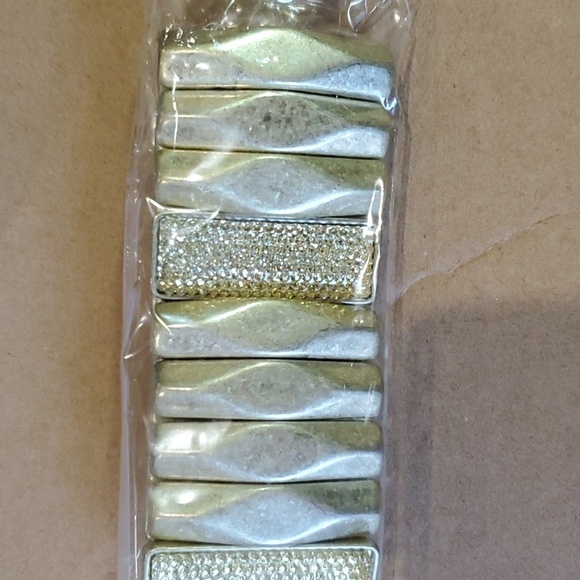 Avon Glittering Stretch bracelet clear 2011 New in box - Picture 2 of 5